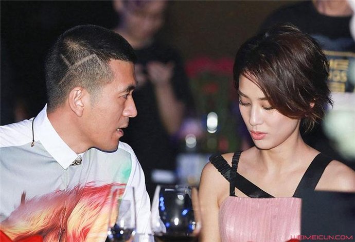 黄圣依老公杨子的父亲是谁杨子家庭背景惊人典型的富二代