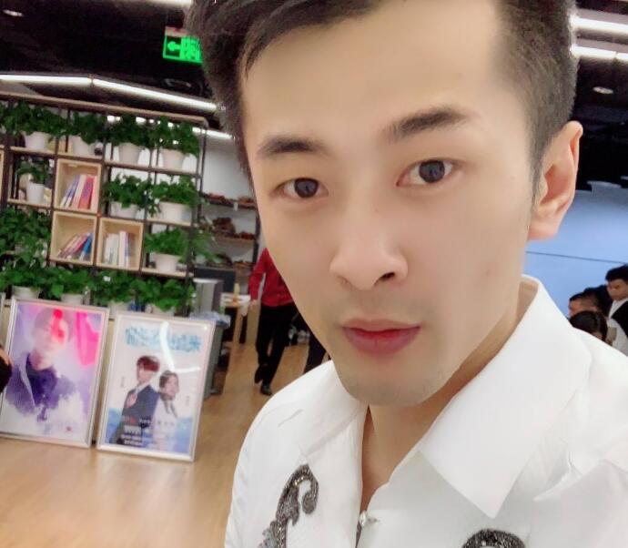 快手辛巴是干什么的快手辛巴跟谁干起来了是怎么火起来的
