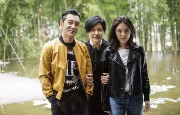 李咏家庭背景美国豪宅照片被扒李咏骨灰将葬于三原李家祖坟