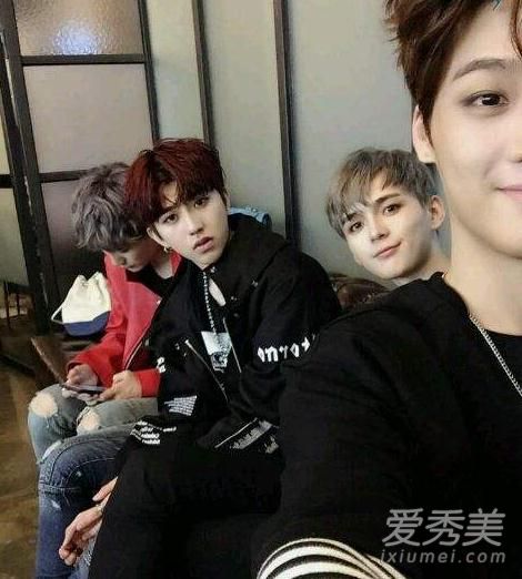 后来,蔡徐坤加入swin组合,但却在组合开始活动后被曝退出.