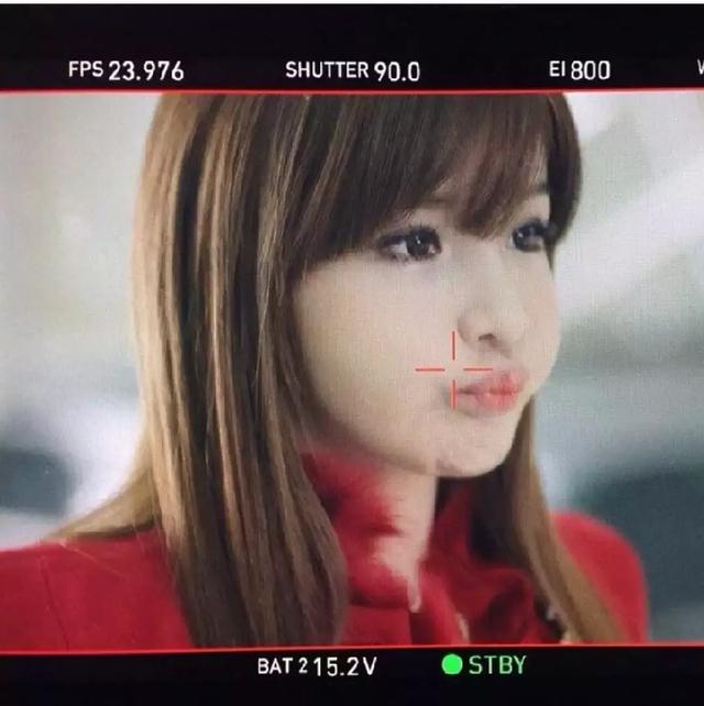 2NE1��ɢ��2����4�����ڹ�����Σ�ĬĬ֧���ű˴ˣ�