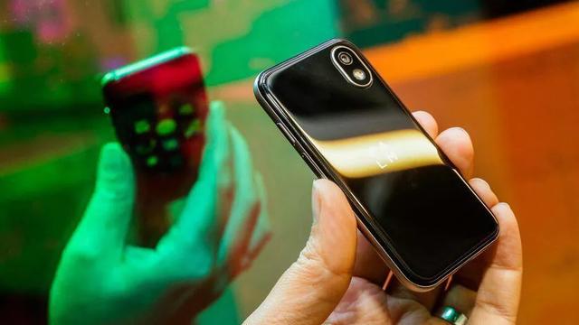 Palm Phone��3.3 Ӣ�����ʾ���������������ֻ���