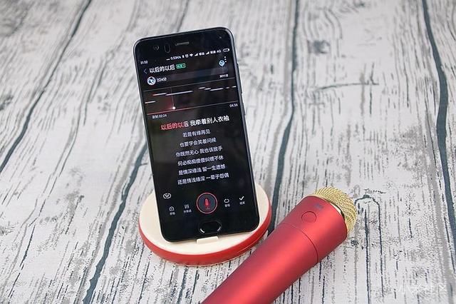 手机ktv唱歌哪个软件好(ki mbar 手机k歌麦克风体验)