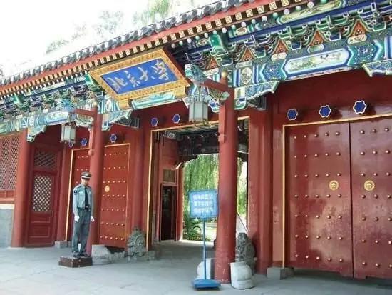 �廪��ѧ�ͱ�����ѧУ������ʲô����˵���ܶ��˶���һ��������