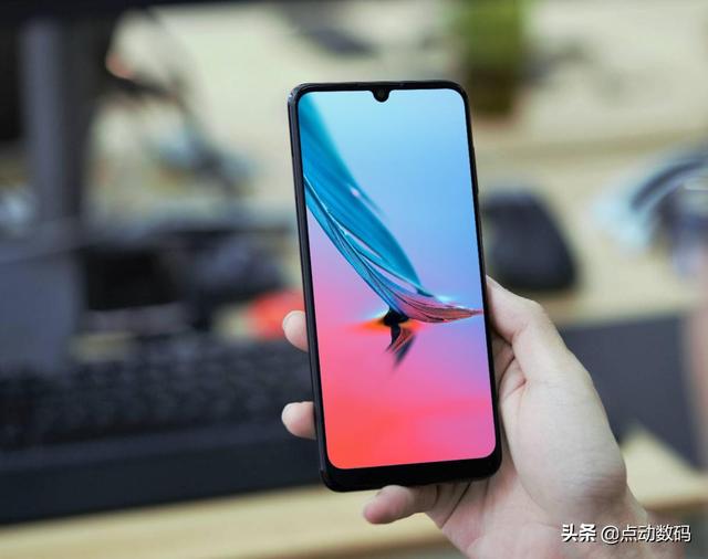 ����Ҫ��Ϯ��999Ԫ128GB�ֻ���������3200��ǰ�þ�ͷ