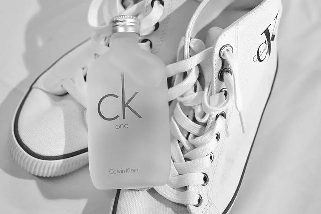 �����һƿ��ˮ�ܴ����ഺ���Ҿ����� CK One