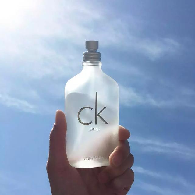 �����һƿ��ˮ�ܴ����ഺ���Ҿ����� CK One