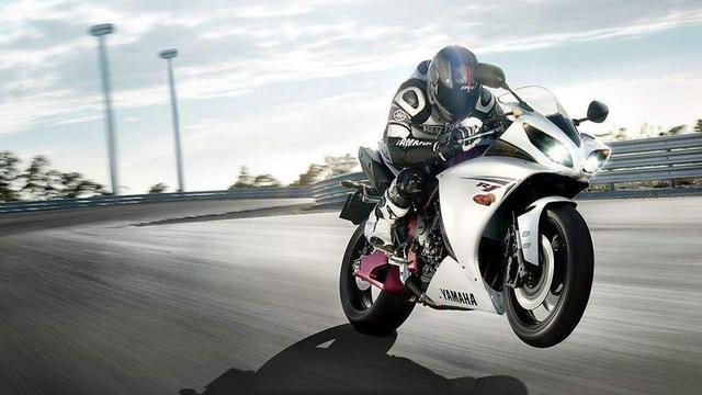 ������YZF-R1Ħ�г��ٷ��۸�19.8��Ԫ����׼���ù�������