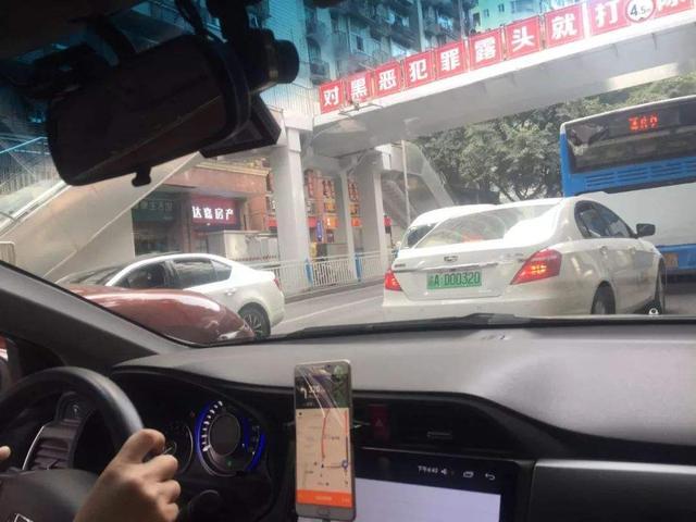 ����ƽ����֤˾��һ������400�飬˫֤��Լ��˾��10Сʱֻ����100