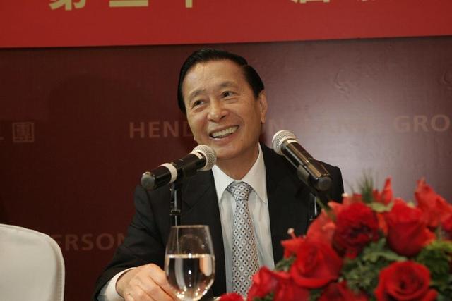 李嘉诚的“第三个儿子”:身价高达2000亿,比李泽钜李泽楷还得宠