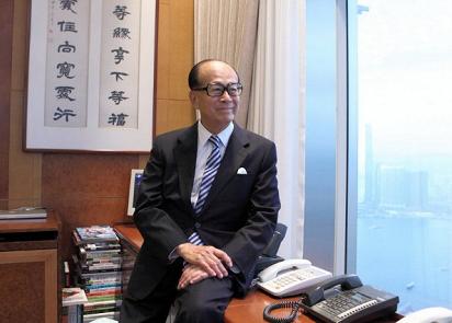 李嘉诚的“第三个儿子”:身价高达2000亿,比李泽钜李泽楷还得宠