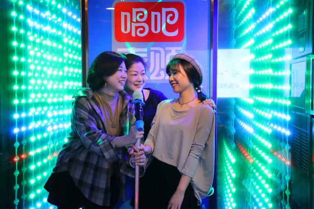 还在对着手机玩唱吧?唱吧麦颂KTV青岛首店了解一下!