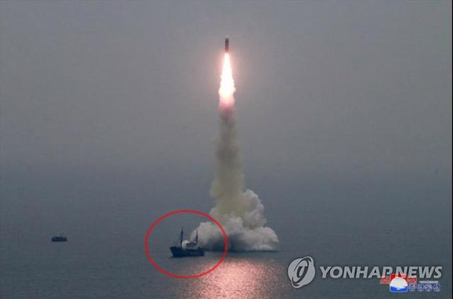朝鲜成功试射新型潜射导弹!酷似“巨浪-2”,金正恩发去祝贺