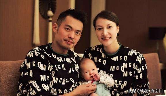 林丹38岁老婆发微博,3岁儿子勤劳打扫豪宅,长相引起所有人注意