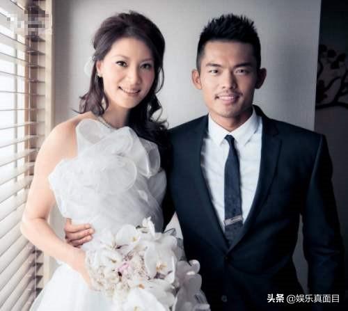 林丹38岁老婆发微博,3岁儿子勤劳打扫豪宅,长相引起所有人注意