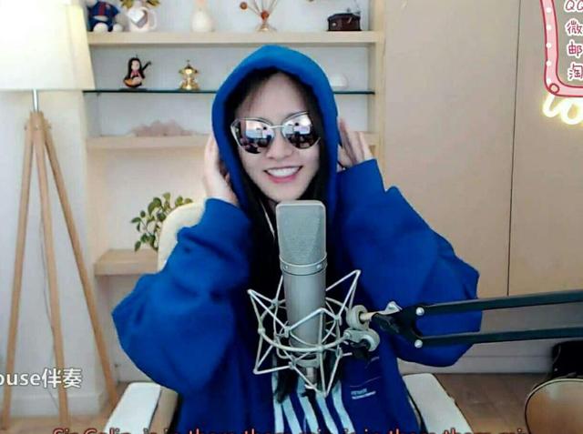 Ů����Ϊ����ּ����쿨�������ͷɻ��Ӻ��ѣ�LB��ʲô��˼