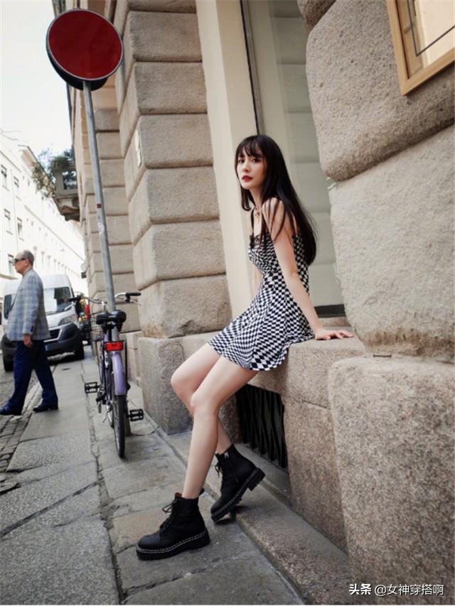�ӵ���Ĺ�ϥѥ�ɣ�̫���ˣ�����������˫Ь�ӣ�ʱ�аٴ����Ը�