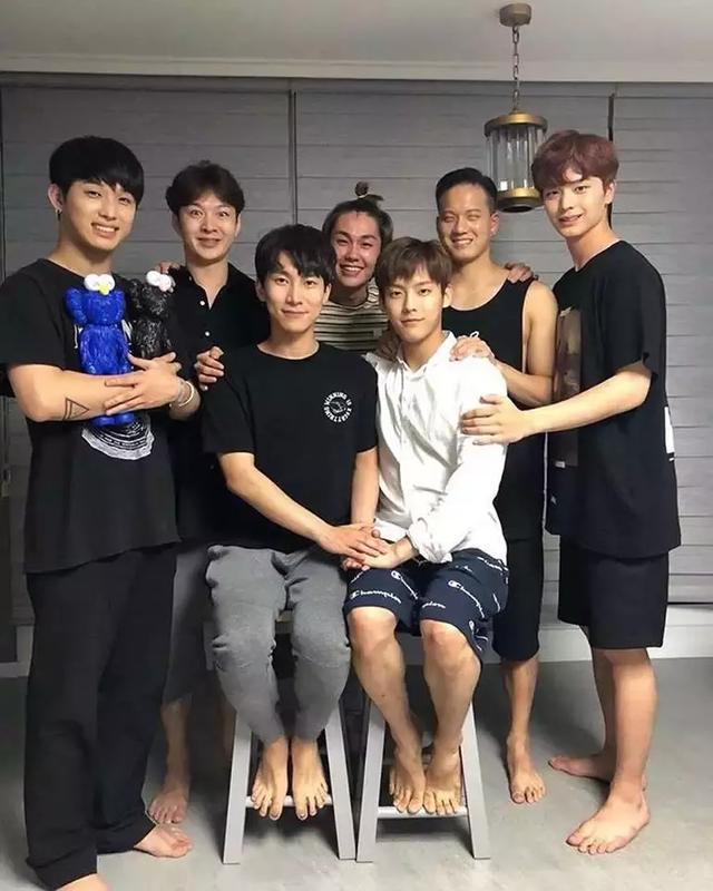 �޷������������룡BTOB��IG�ϴ����Ż꣬��������ϴ���Ƭ��Ц��