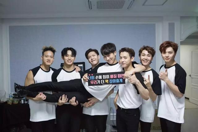 �޷������������룡BTOB��IG�ϴ����Ż꣬��������ϴ���Ƭ��Ц��