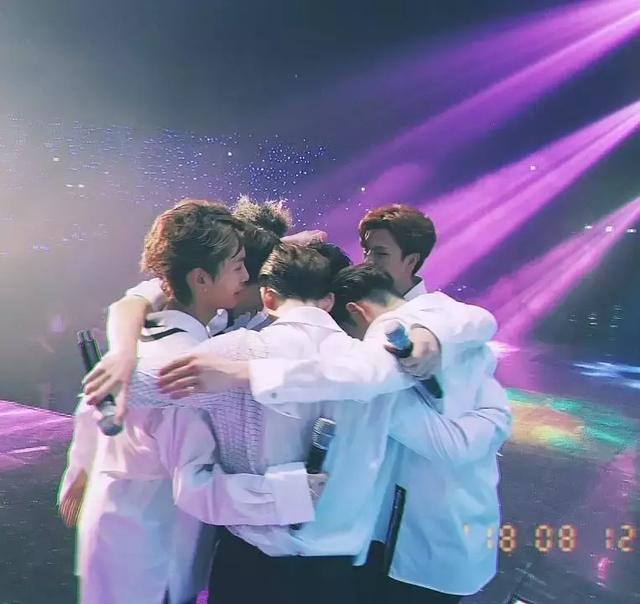 �޷������������룡BTOB��IG�ϴ����Ż꣬��������ϴ���Ƭ��Ц��