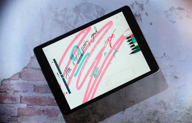 苹果最新 iPad 2019款评测:10.2寸的平板电脑能拿来做什么?