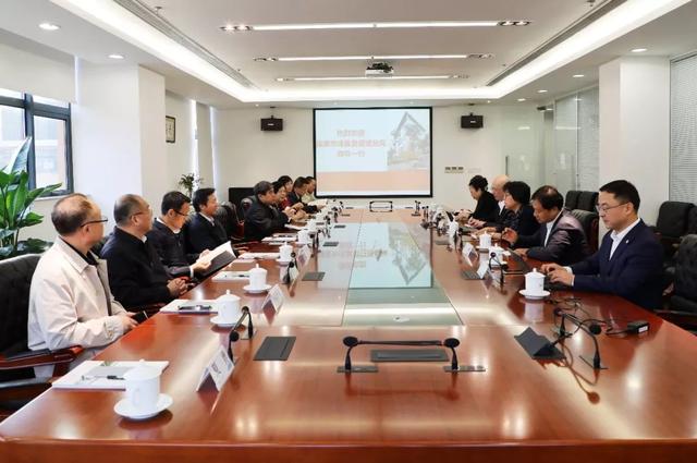 �����г�����ܾ��쵼һ�е��й�������֤�����Ϻ������ĵ���