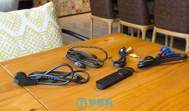 投影仪中的性价比之王!千元投影仪坚果极越A6使用评测