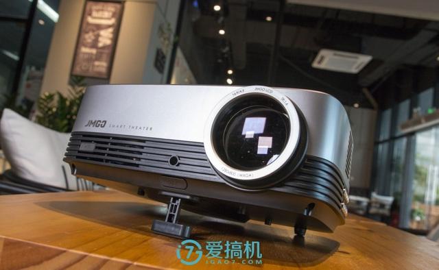 投影仪中的性价比之王!千元投影仪坚果极越A6使用评测