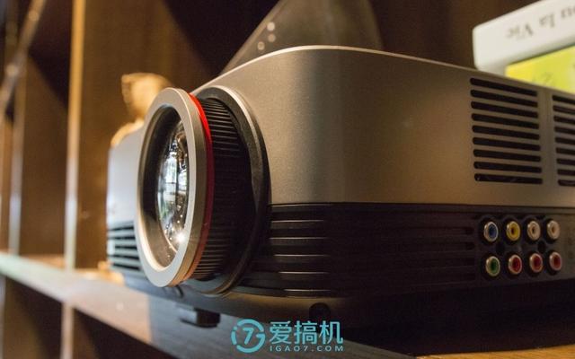 投影仪中的性价比之王!千元投影仪坚果极越A6使用评测
