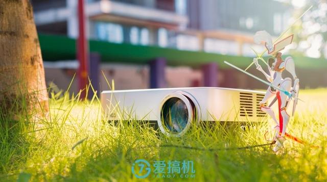 投影仪中的性价比之王!千元投影仪坚果极越A6使用评测
