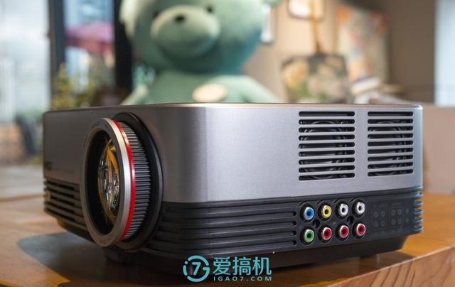 投影仪中的性价比之王!千元投影仪坚果极越A6使用评测