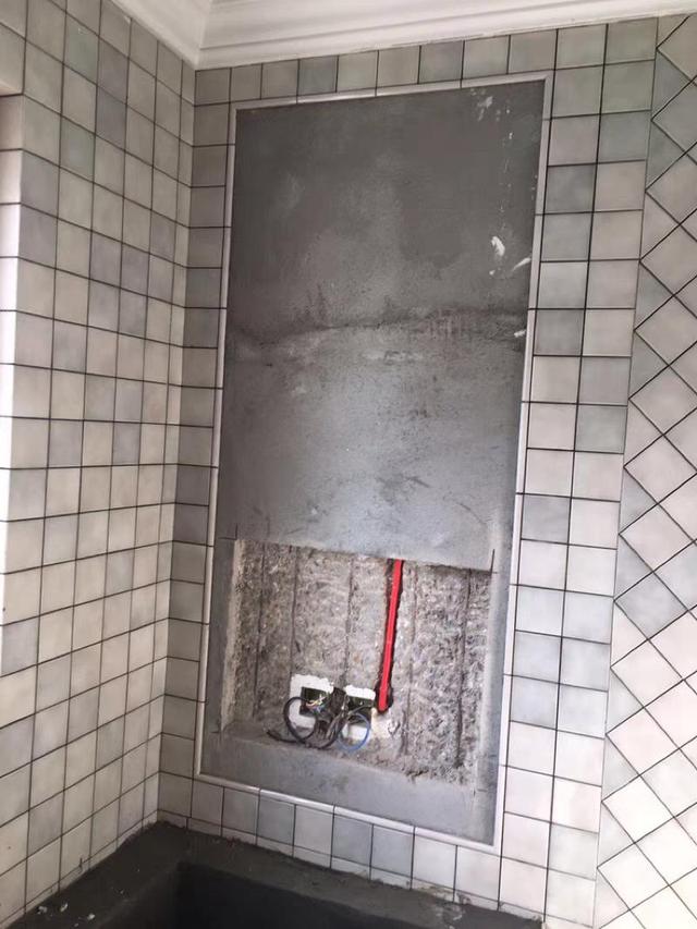 ��������������װ���ֵ��ӣ���ˮ����������ʱ�ͱ�ɾ��ӣ��߼���