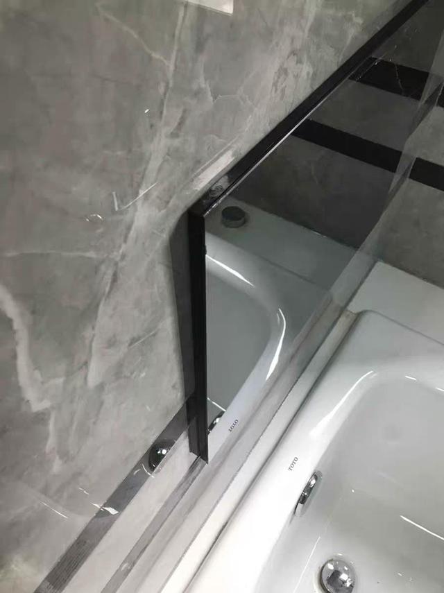 ��������������װ���ֵ��ӣ���ˮ����������ʱ�ͱ�ɾ��ӣ��߼���