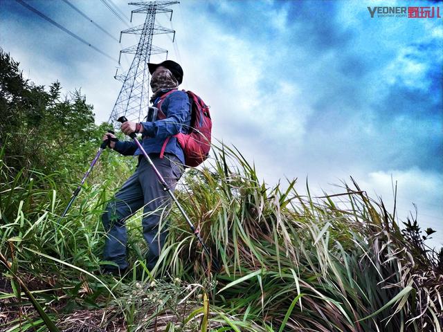 翻山越岭、淌水过河,全能应对!探路者高帮登山鞋测评