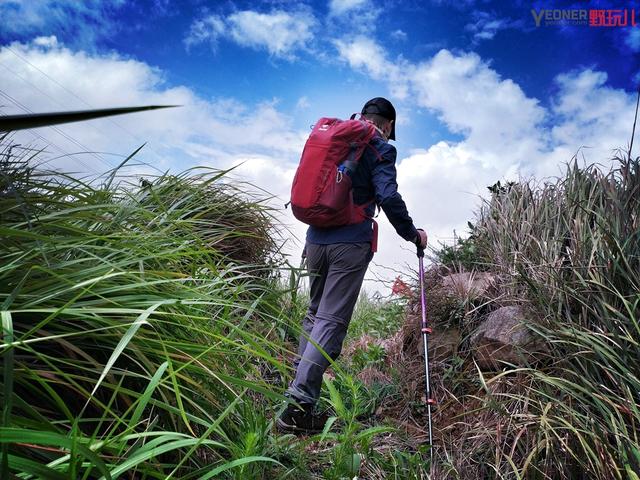 翻山越岭、淌水过河,全能应对!探路者高帮登山鞋测评