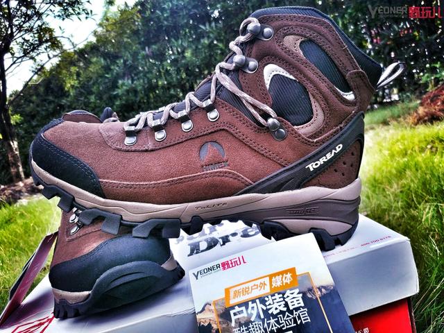 翻山越岭、淌水过河,全能应对!探路者高帮登山鞋测评