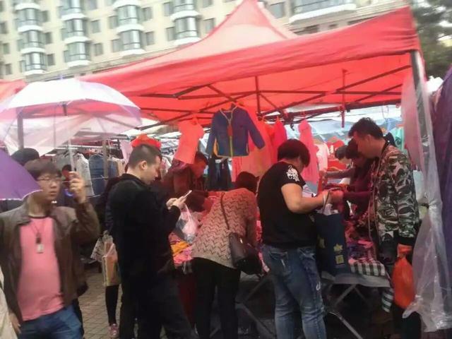 摆地摊卖童装想日赚1000元以上?看她是怎么做到的