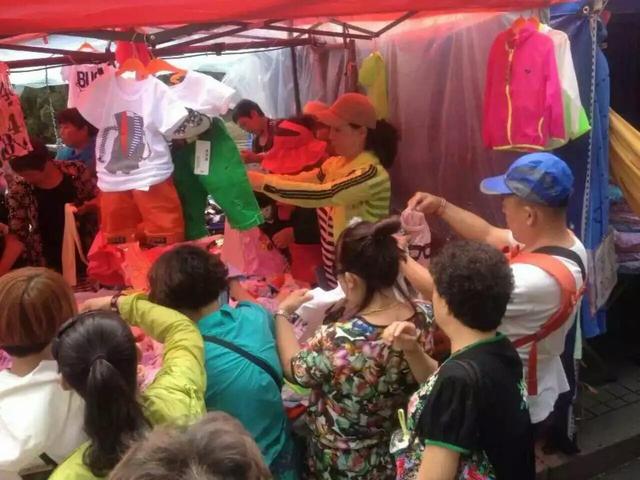 摆地摊卖童装想日赚1000元以上?看她是怎么做到的
