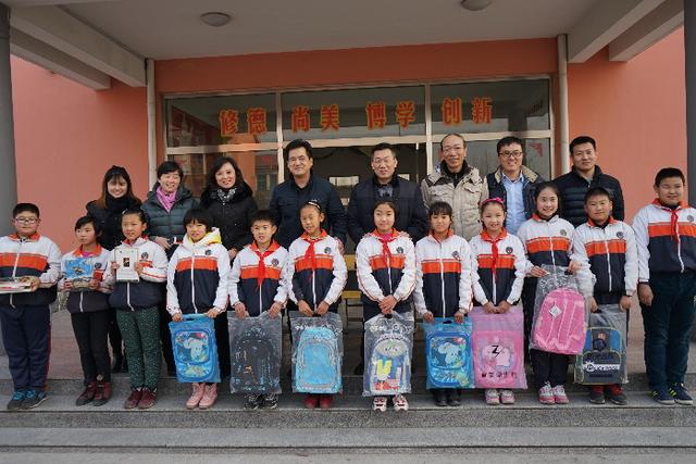 青岛市外国企业服务总公司走进胶州洋河小学开展公益助学