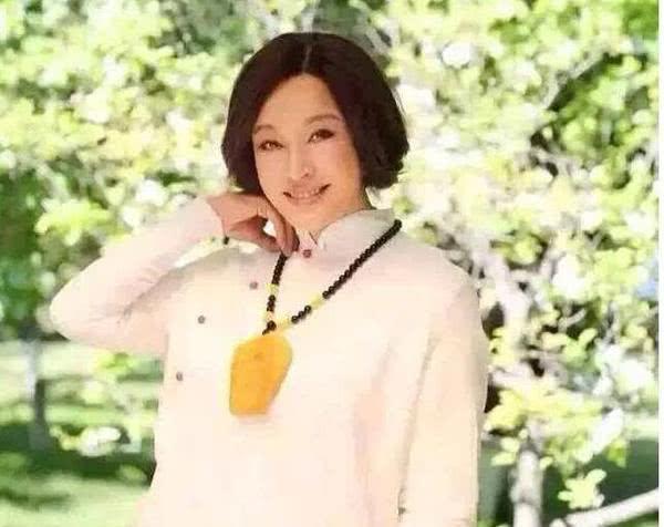 为什么历经四段婚姻却没有一个孩子?刘晓庆的回答太让人心疼!