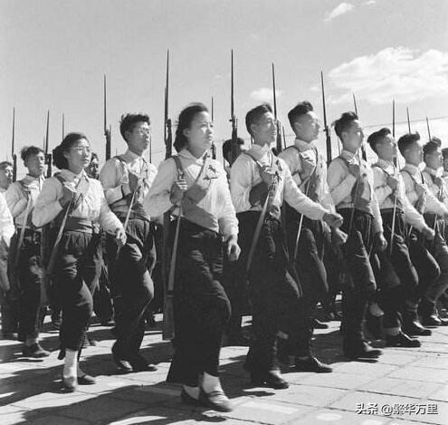 中国曾经有14个直辖市,1958年,为何变成了2个直辖市?