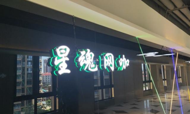 �̵�һ�������Щ���鳬����ʱ��������С�����һ��Լ�𿪺ڰ�