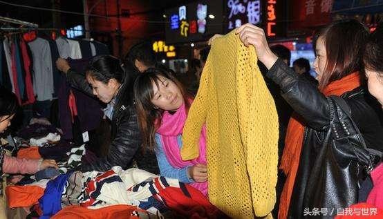摆地摊过年前后卖什么产品好赚钱?地摊女神毛毛告诉你