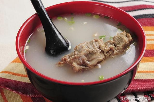 骨折病人吃什么好?是多喝骨头汤还是要补钙?
