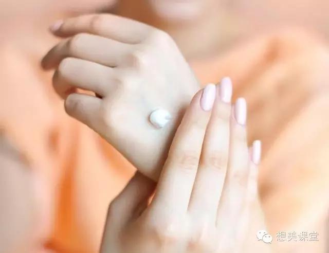 秋冬季节手部皮肤干燥?四招教你如何养护细嫩双手