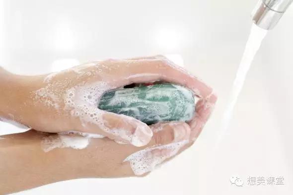 秋冬季节手部皮肤干燥?四招教你如何养护细嫩双手