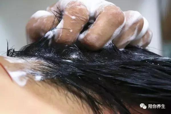 ͷ���ϵ�ͷ������ô���أ����ͺ�����˽��Դ��ʼ��