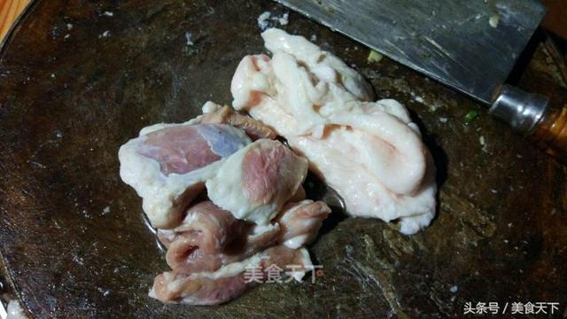 重庆杂酱面,臊子酥香味浓,比北方的炸酱更好吃,却不是炸出来的