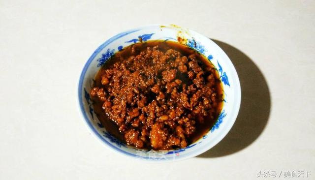 重庆杂酱面,臊子酥香味浓,比北方的炸酱更好吃,却不是炸出来的