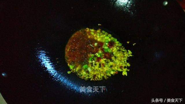 重庆杂酱面,臊子酥香味浓,比北方的炸酱更好吃,却不是炸出来的